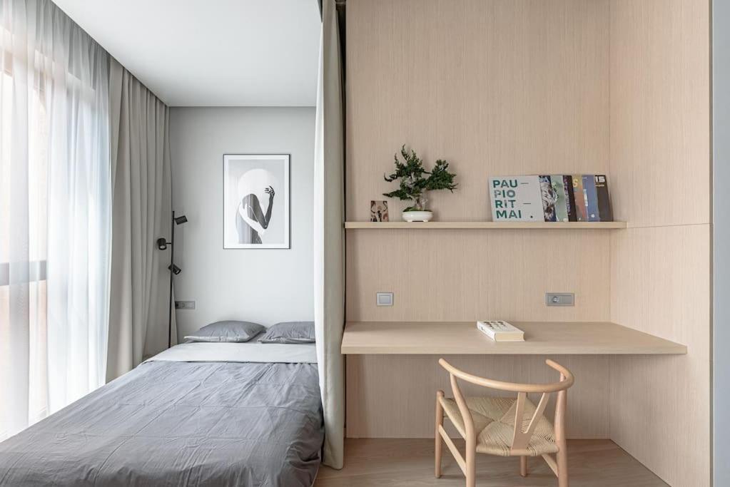 Cozy Japanese Oasis With Balcony, Gramophone, Netflix Apartamento VNO Exterior foto