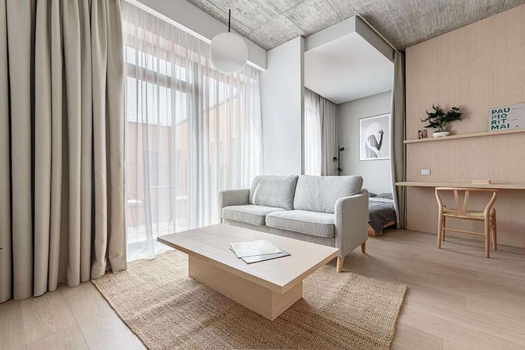 Cozy Japanese Oasis With Balcony, Gramophone, Netflix Apartamento VNO Exterior foto