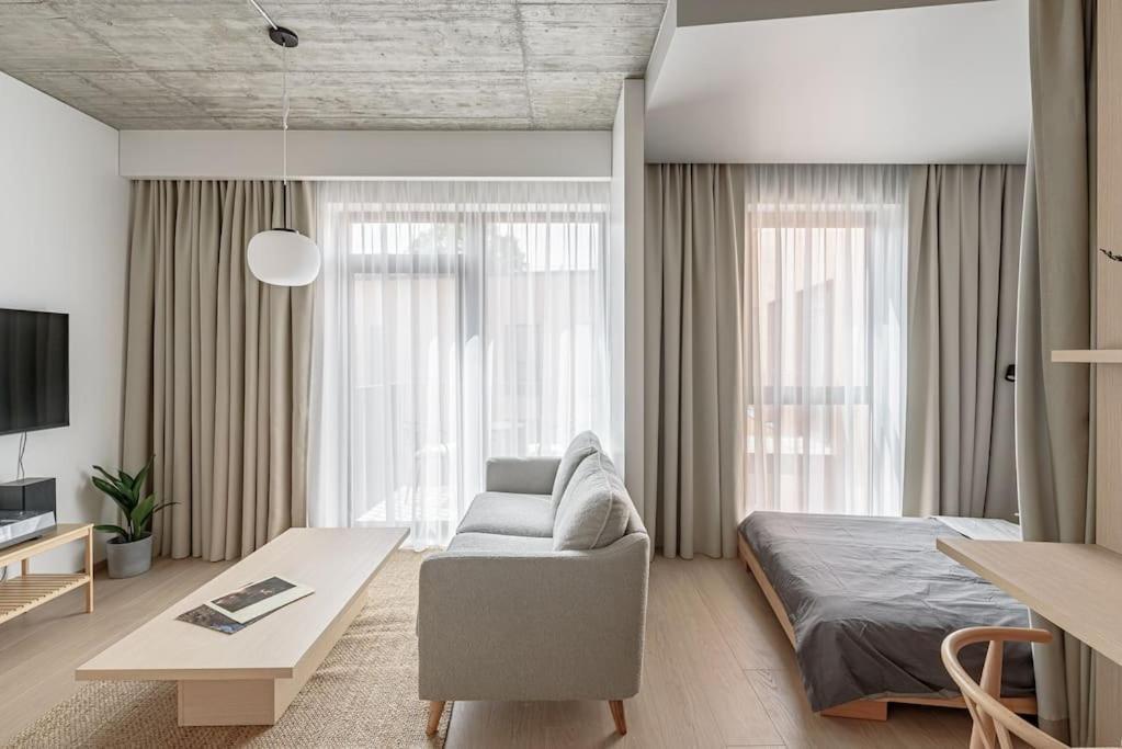 Cozy Japanese Oasis With Balcony, Gramophone, Netflix Apartamento VNO Exterior foto