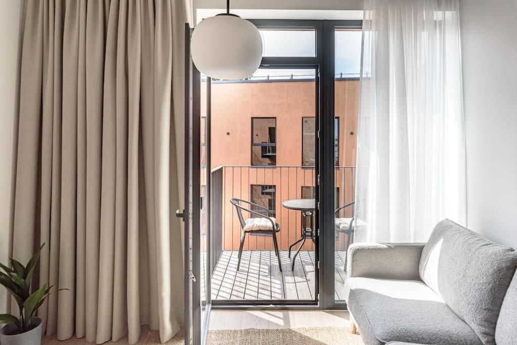 Cozy Japanese Oasis With Balcony, Gramophone, Netflix Apartamento VNO Exterior foto